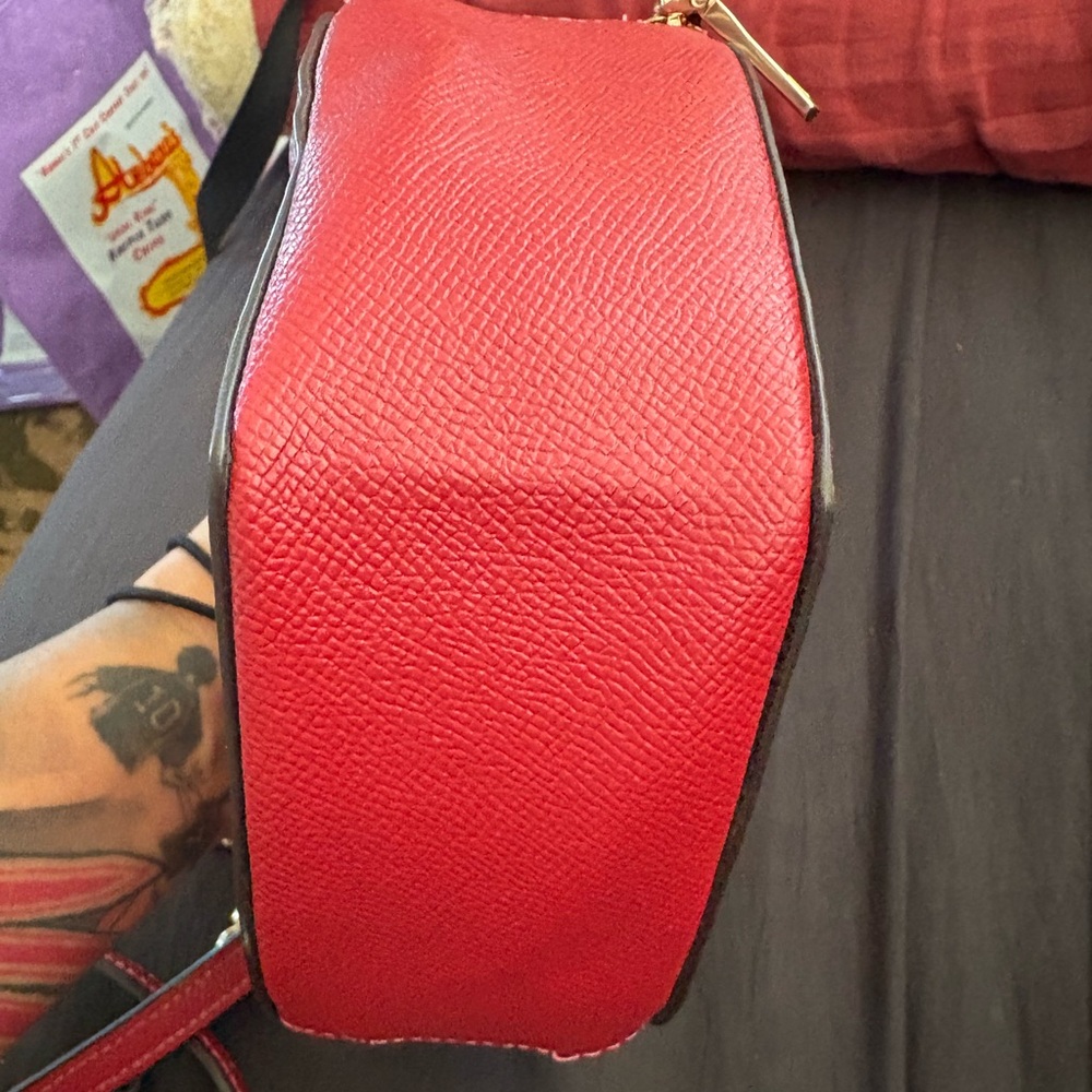 EUC Coach Heart Purse - Picture 9 of 12
